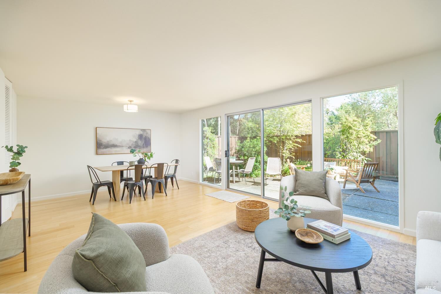 Property Photo:  29 Surrey Lane  CA 94903 