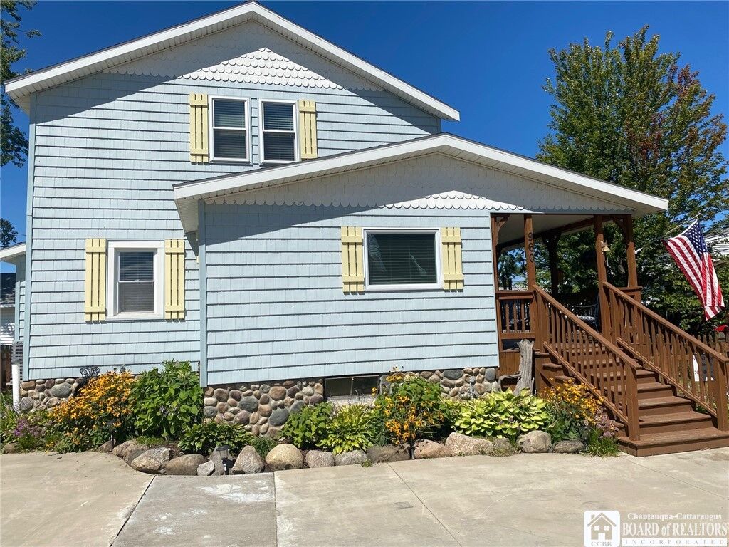 Property Photo:  960 Douglas Place  NY 14081 