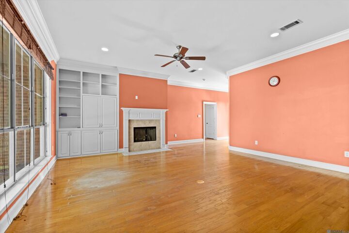 Property Photo: 5738 Parkknoll Place Dr LA 70816