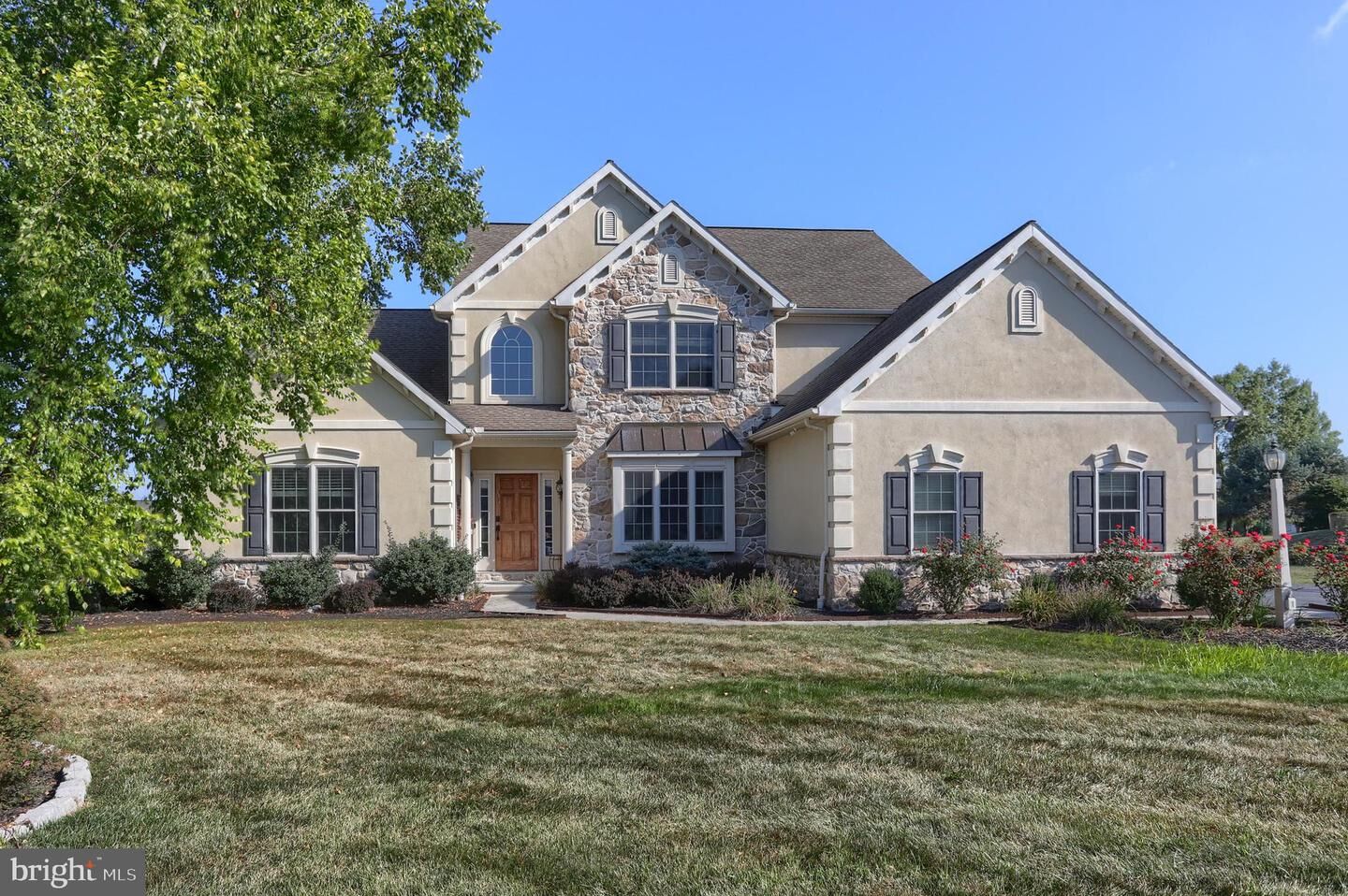 Property Photo:  932 Meadowood Circle  PA 17042 