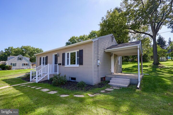 Property Photo:  15 Circle Road  PA 17551 