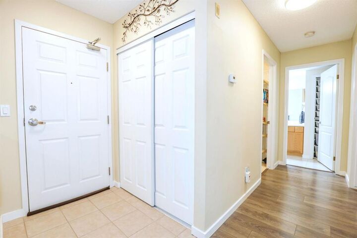 Property Photo: 687 Warde Avenue MB R2H 4H8