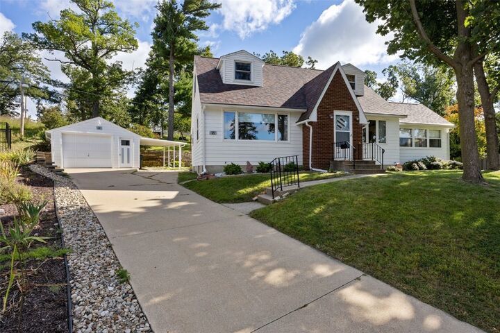 Property Photo:  18 Blake Terrace SE  IA 52403 