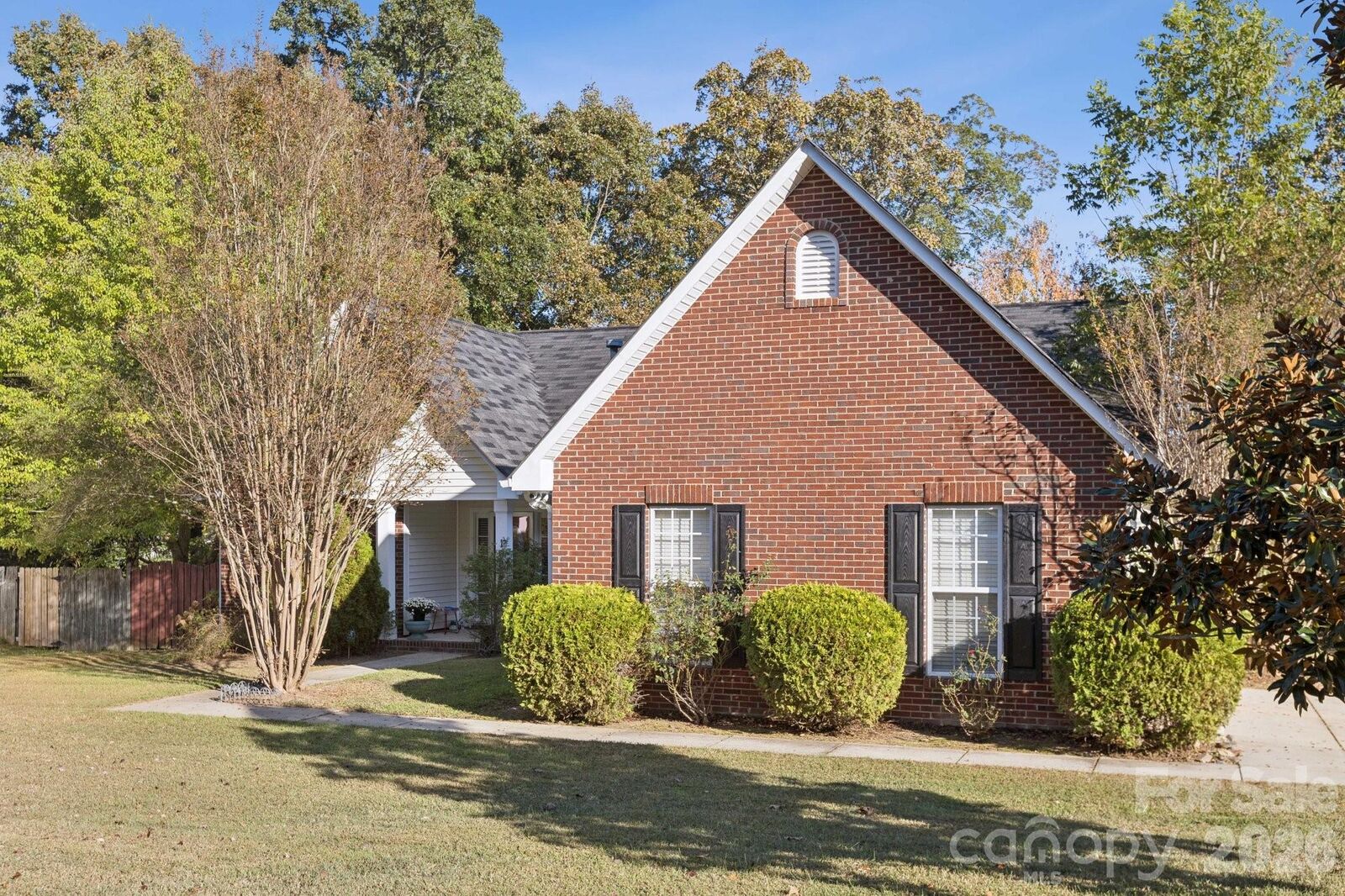 Property Photo:  1604 Winthrop Lane  NC 28110 