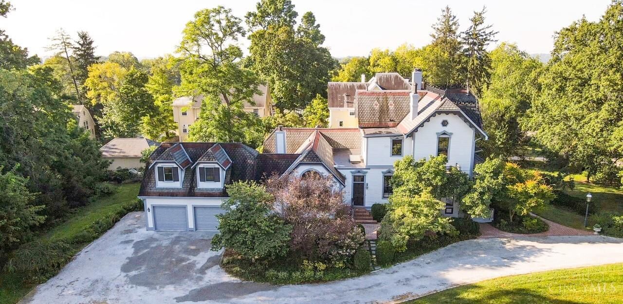 Property Photo: 3458 Observatory Place OH 45208