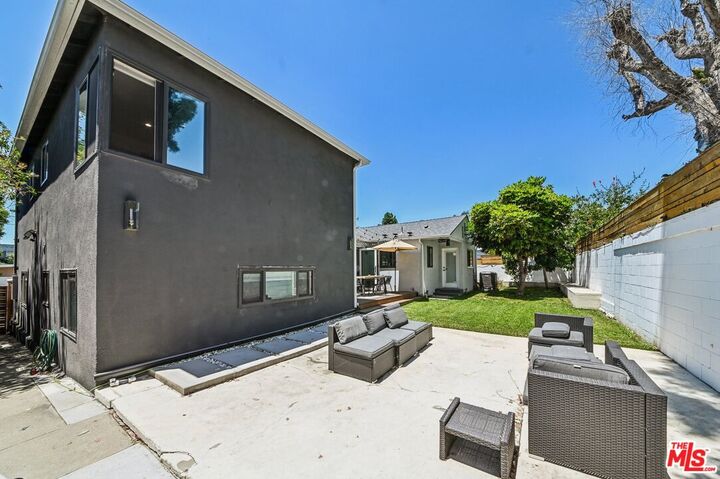 Property Photo:  885 Kincaid Ave  CA 90302 