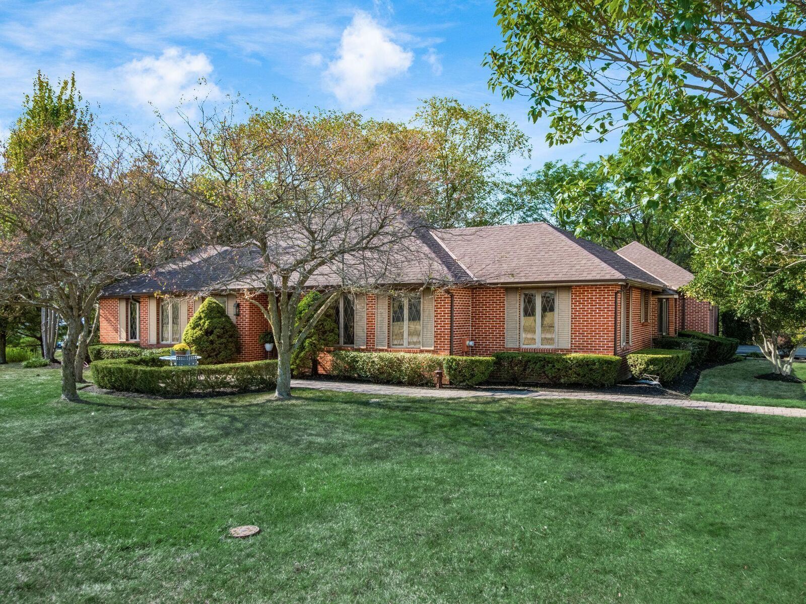 Property Photo: 5778 Robin Hood Lane OH 43061