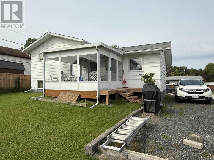 Property Photo:  77 Thunder Dr  ON P8N 3C1 