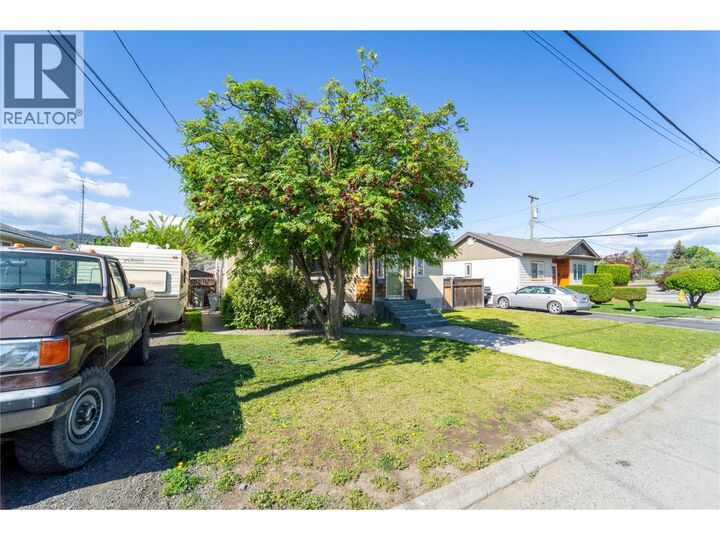 Property Photo:  551 Linden Avenue  BC V2B 2N5 