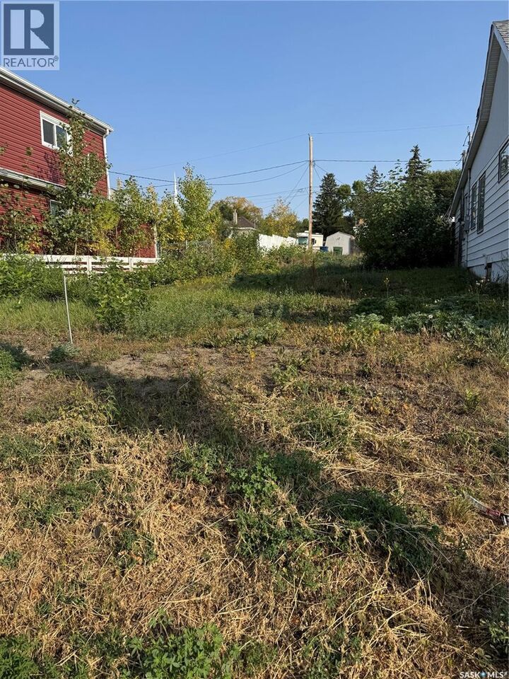 Property Photo:  958 Athabasca Street W  SK S6H 2E4 