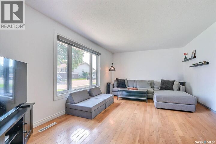 Property Photo:  2115 5A Avenue W  SK S6V 5J5 