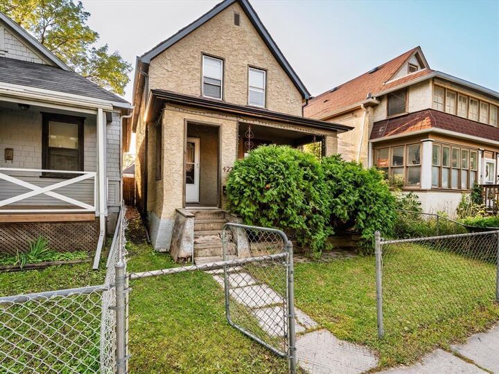 Property Photo:  422 Toronto Street  MB R3G 1S5 