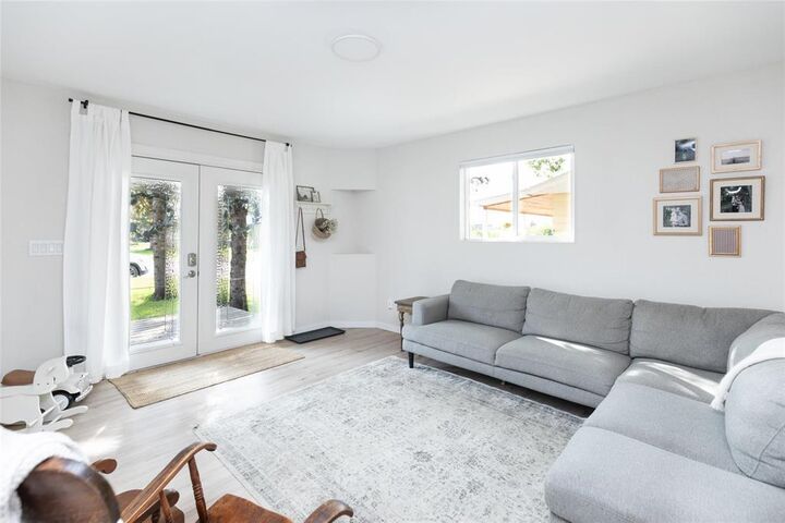 Property Photo:  545 Barkman Avenue  MB R5G 0H8 