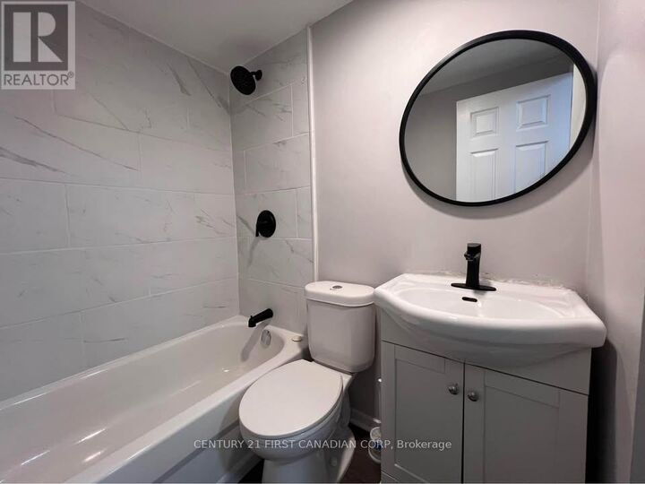 Property Photo:  871 Adelaide Street North 306  ON N5Y 2M2 