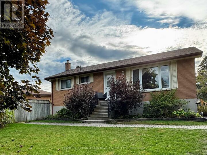 Property Photo:  4 Highview Crescent  ON K8P 3G4 