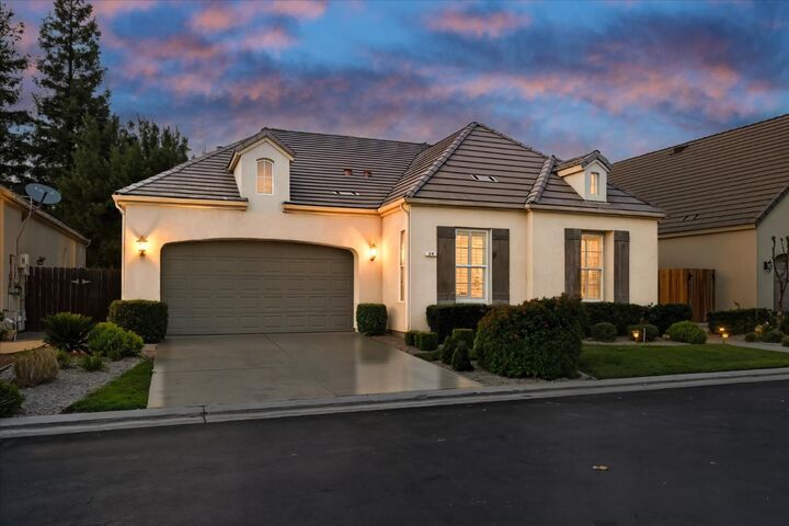 Property Photo:  43 W Everglade Avenue  CA 93619 