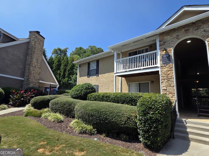 Property Photo:  3160 Seven Pines Court 302  GA 30339 