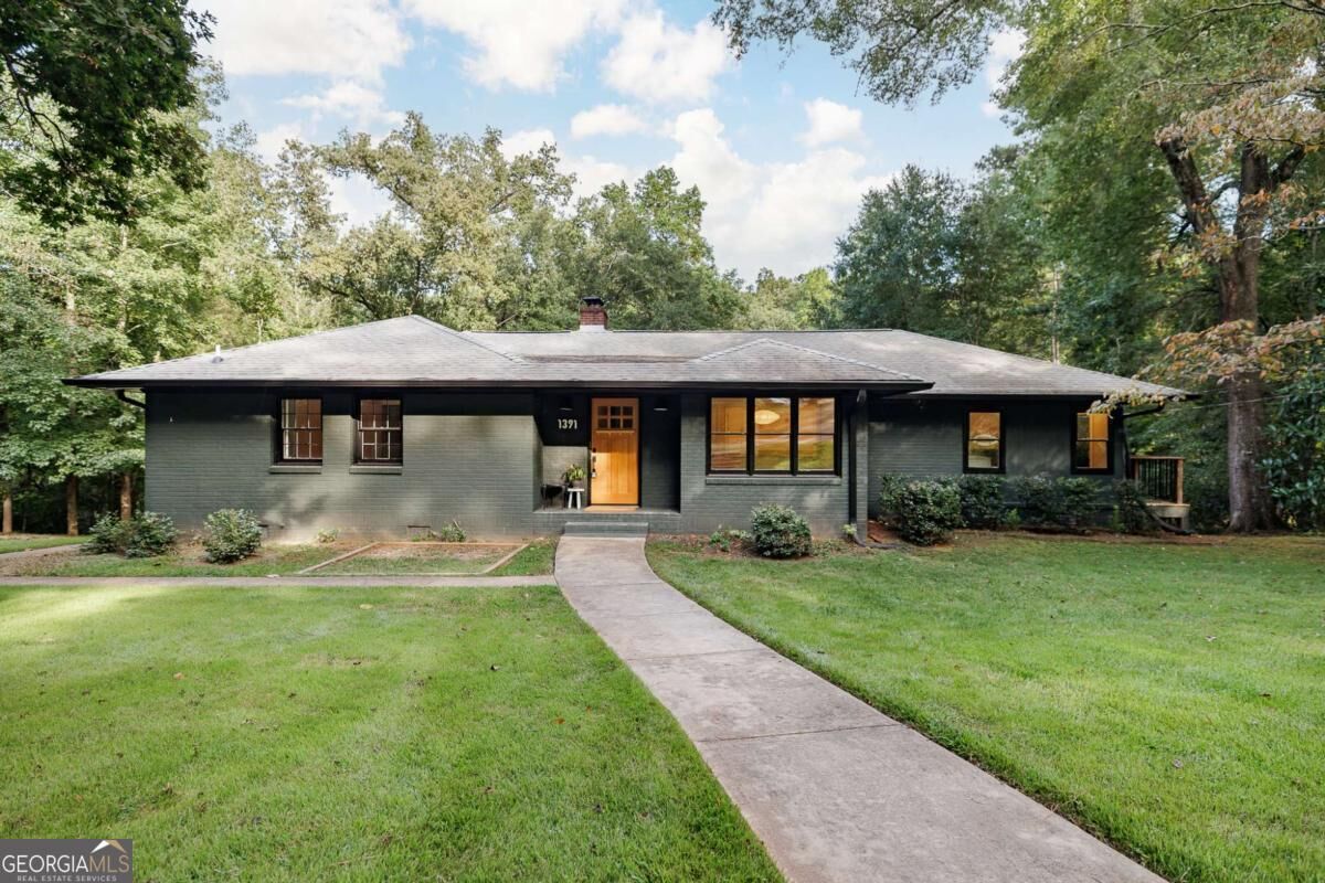 Property Photo:  1391 Ivywood Drive  GA 30606 