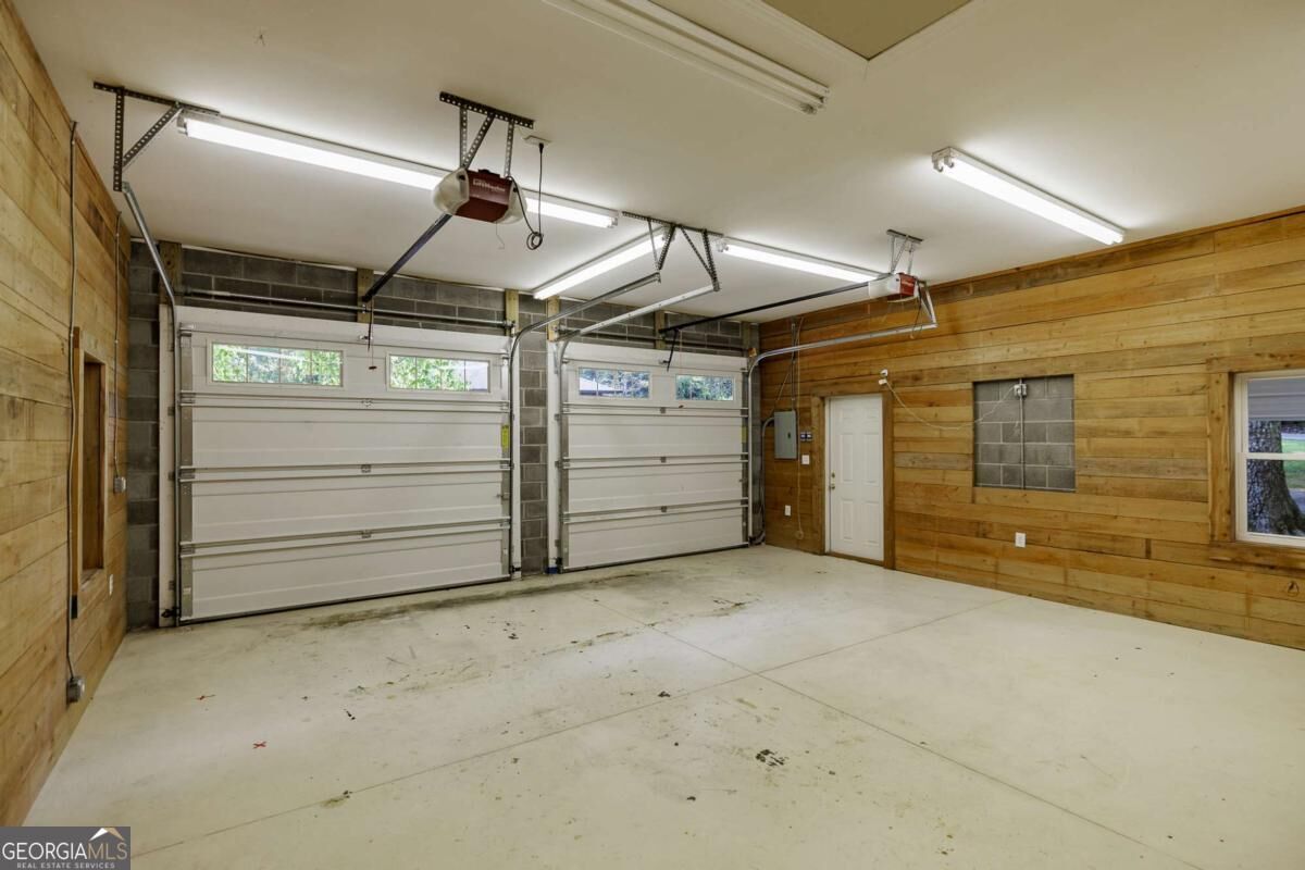 Property Photo:  1391 Ivywood Drive  GA 30606 