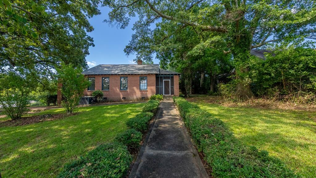 Property Photo:  3105 Woodlawn Avenue  GA 31904 