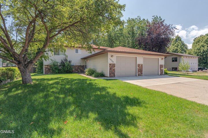 1609 Cologne Drive  Bismarck ND 58504 photo
