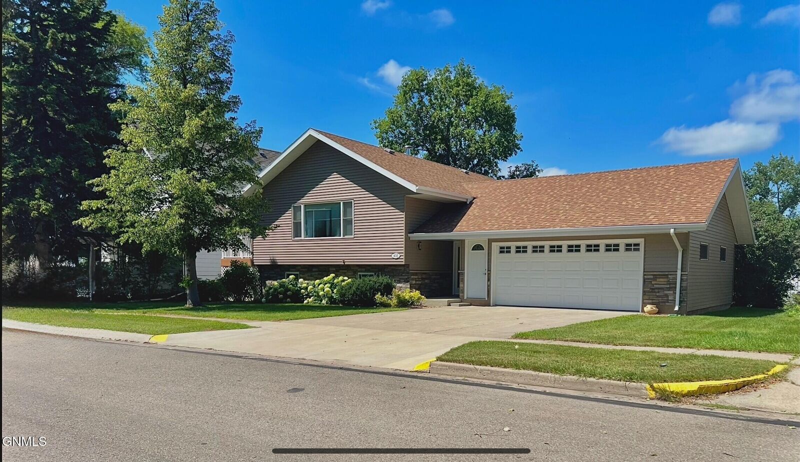 Property Photo: 408 Center Avenue N ND 58413