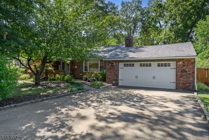 Property Photo: 352 Roberts Ln NJ 07076