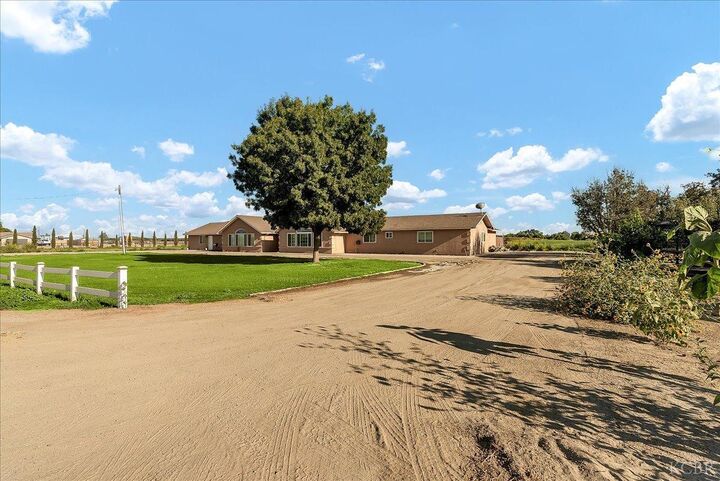 Property Photo: 22219 Everett Avenue CA 93656