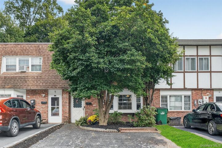 Property Photo:  9 Roundtree Court  NY 12508 