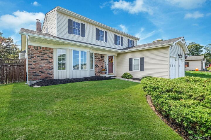 Property Photo:  12 Morris Avenue  NY 11755 