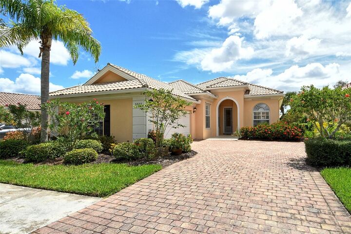Property Photo:  5562 Octonia Place  FL 34238 