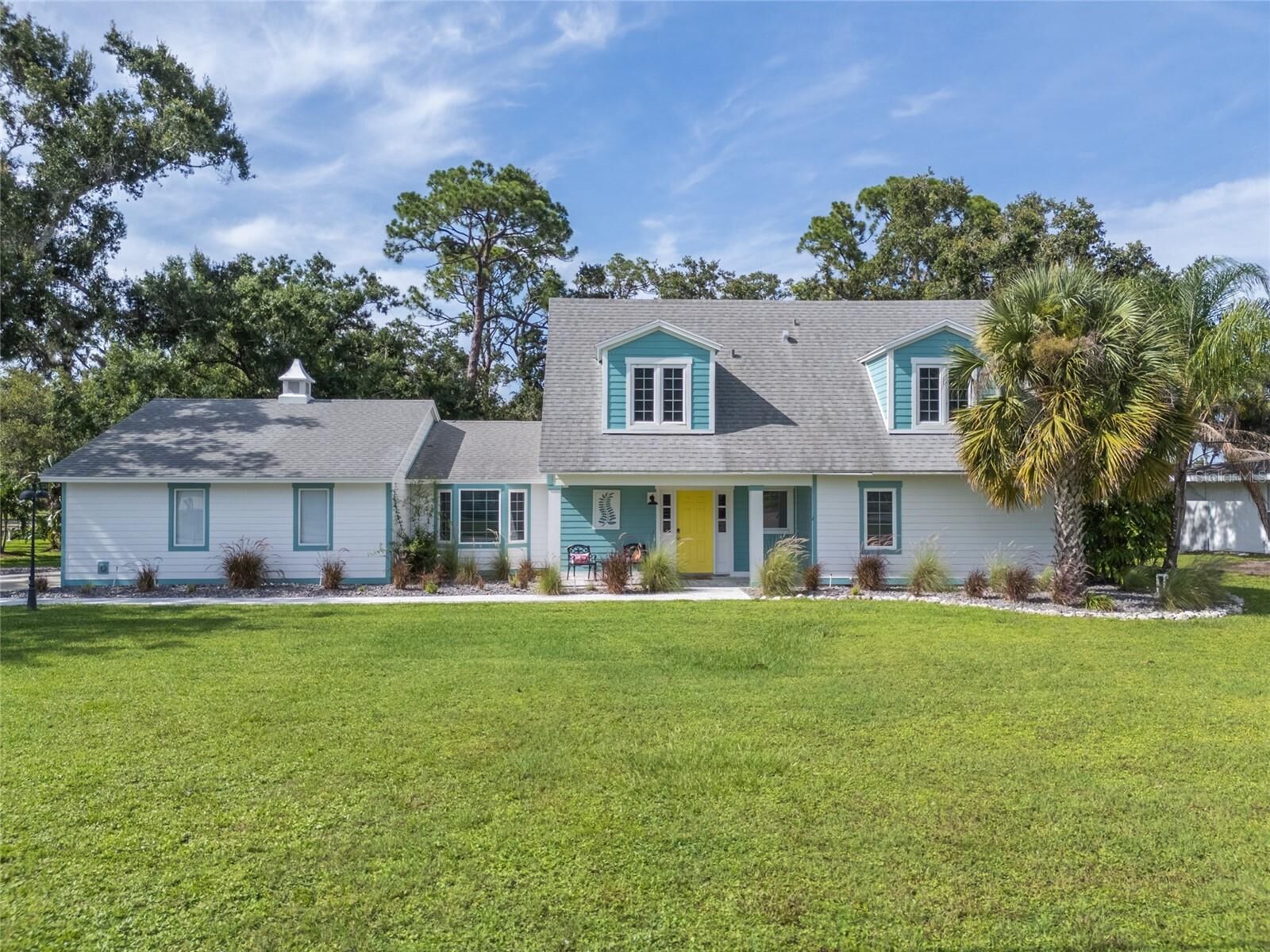 Property Photo:  5005 Canterbury Drive  FL 34243 