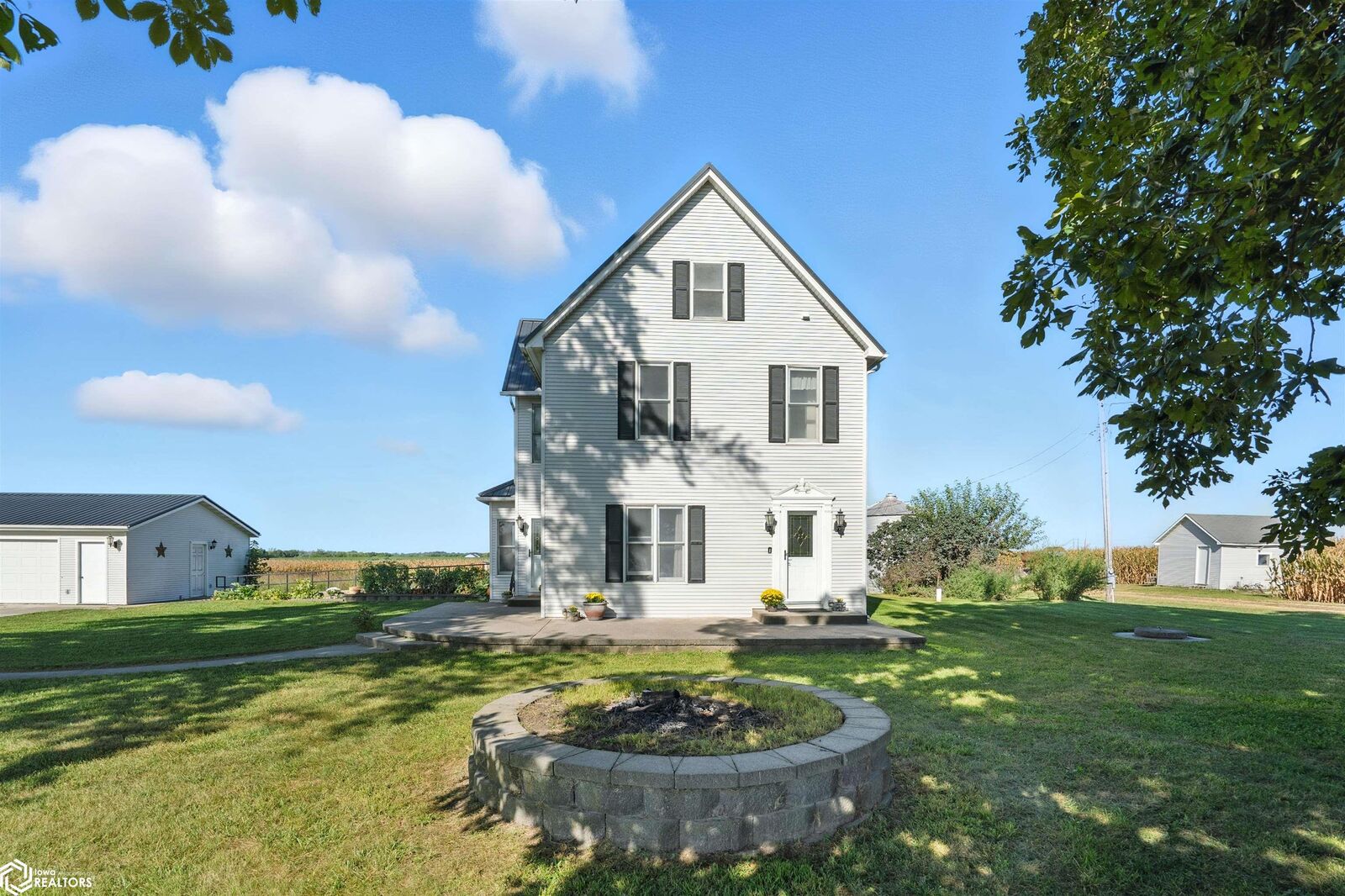 Property Photo:  2667 Lexington Avenue  IA 52641