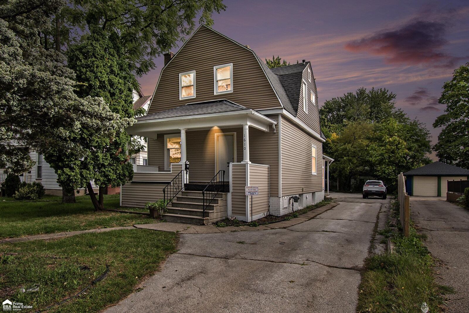 Property Photo:  1610 Court Street  MI 48602-4085 