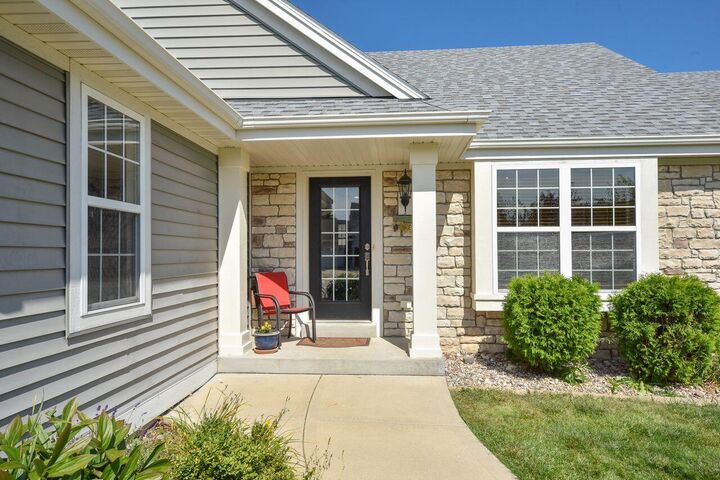 Property Photo:  1718 Prairie Dr  WI 53095 