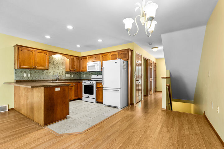 Property Photo:  1300 Alpine Dr 605  WI 54311 