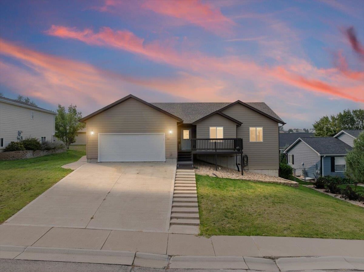 Property Photo: 814 Ridgeview Street SD 57717
