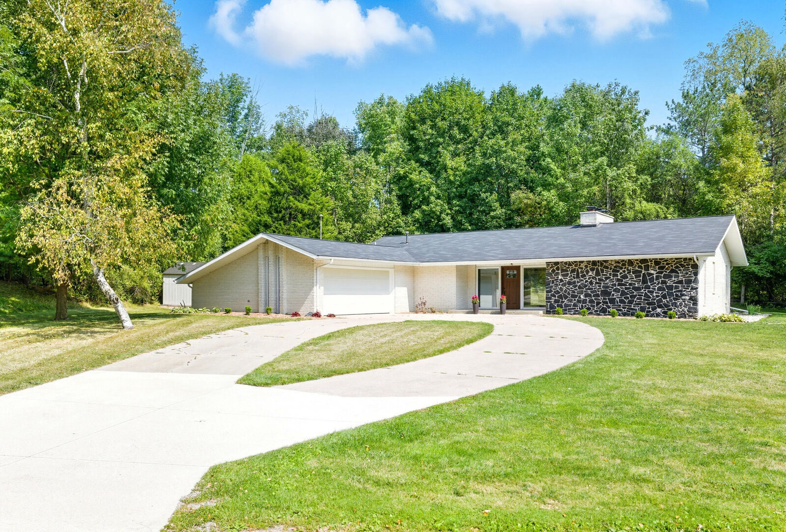 Property Photo: 3176 St Andrews Drive MI 48858
