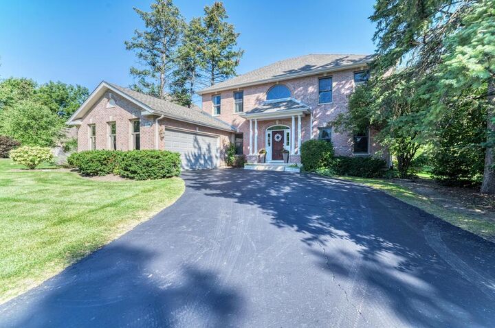 Property Photo: 218 Tiffany Lane IL 60172