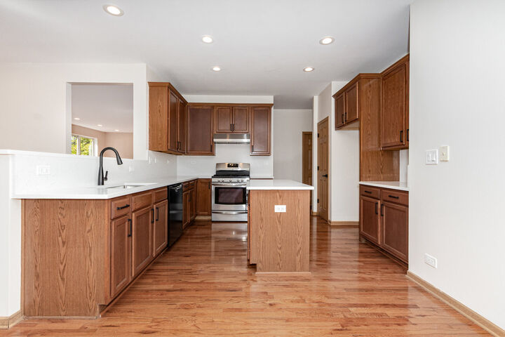 Property Photo: 786 Bohannon Circle IL 60543