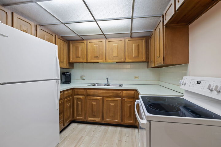 Property Photo:  5540 Walnut Avenue 11B  IL 60515