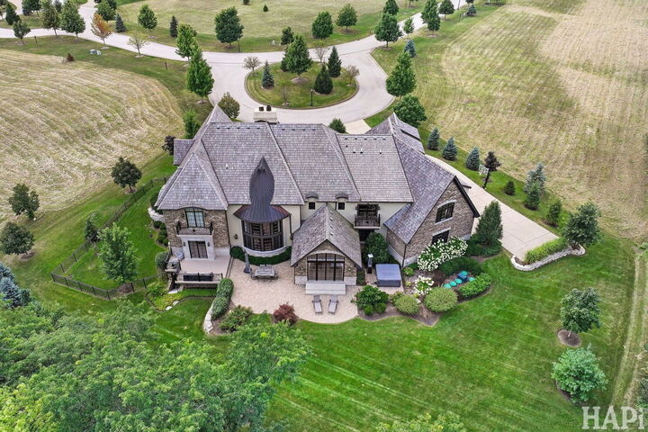 Property Photo:  18 Enclave Court  IL 60010 
