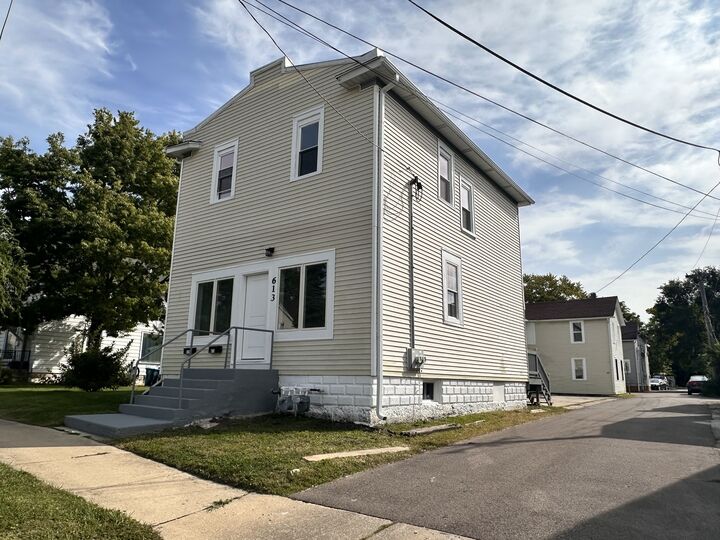 Property Photo: 611-613 High Street IL 60505