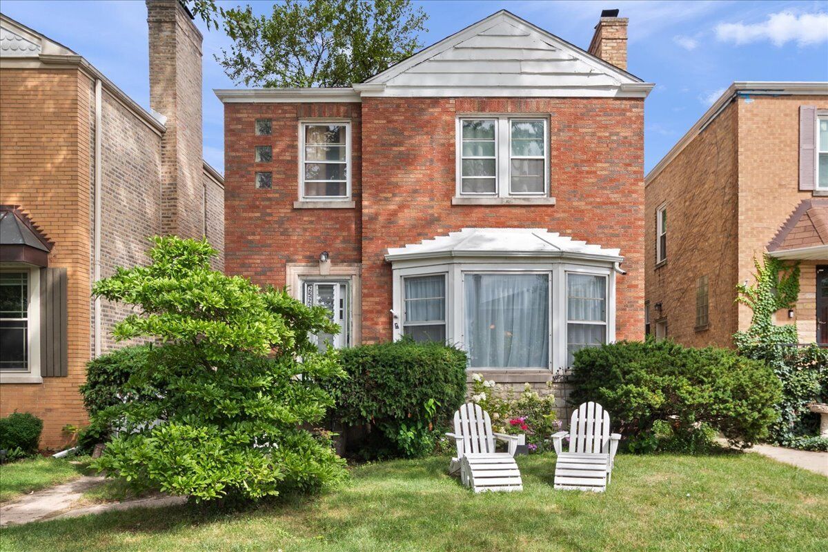 Property Photo:  2522 W Jarvis Avenue  IL 60645 