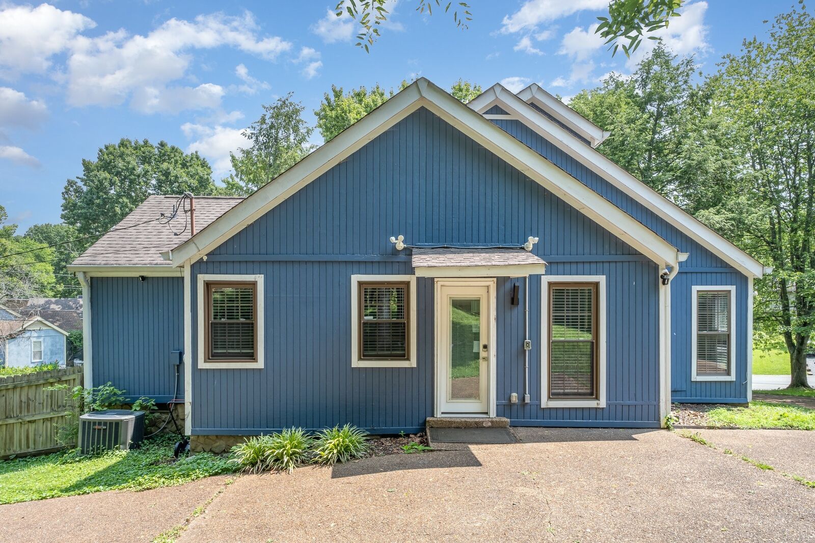 Property Photo: 101 Vickey Ct TN 37211