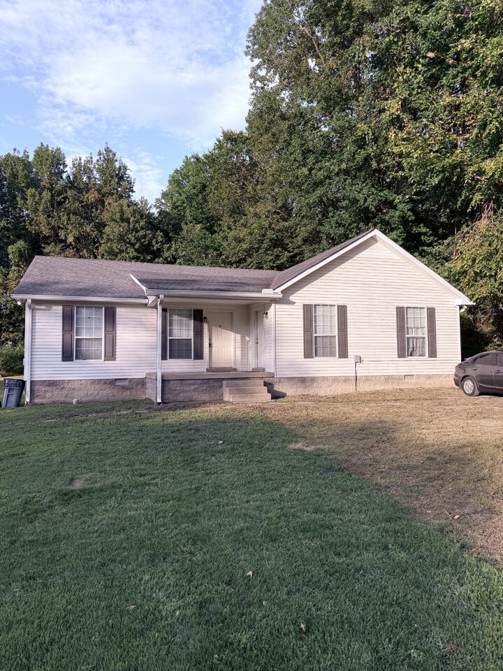 2033 Old Greenbrier Pike  Greenbrier TN 37073 photo