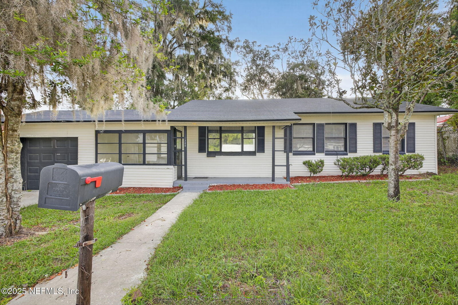 Property Photo: 1205 Moseley Avenue FL 32177