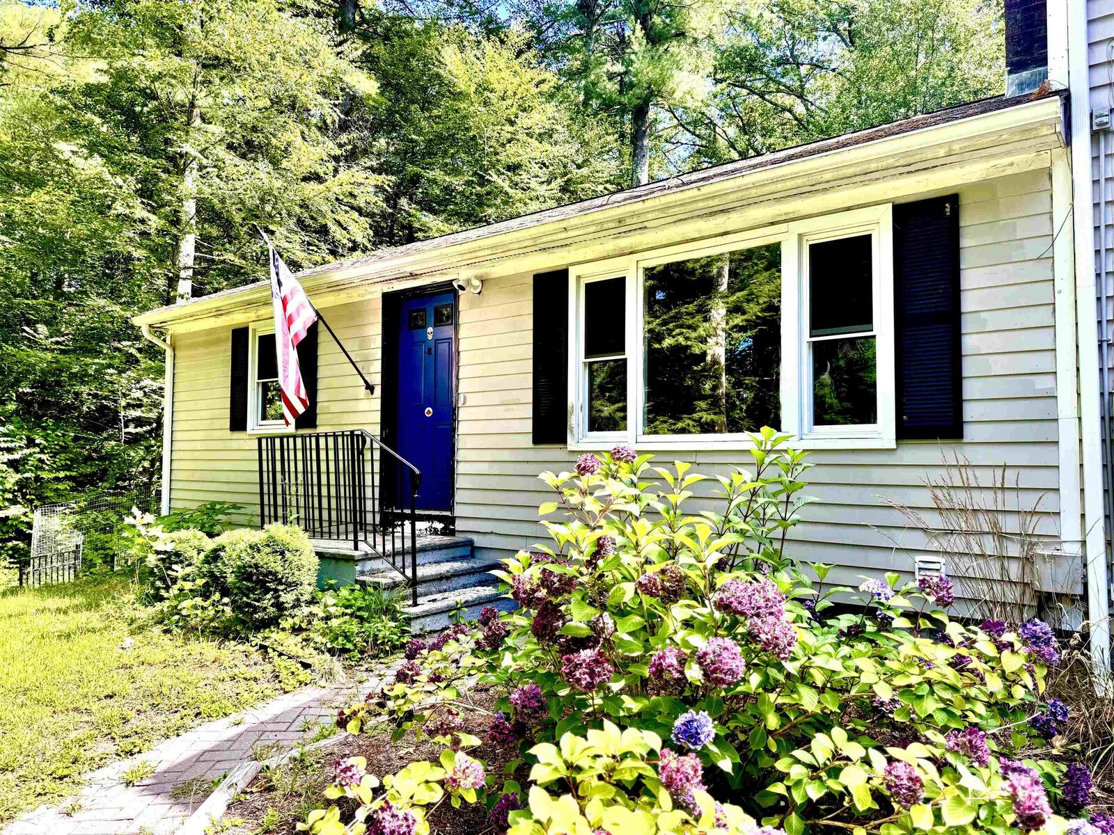 Property Photo:  11 Beebe Lane  NH 03057 