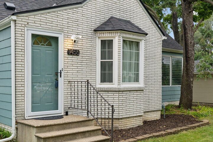 Property Photo:  1455 Louisiana Avenue S  MN 55426 