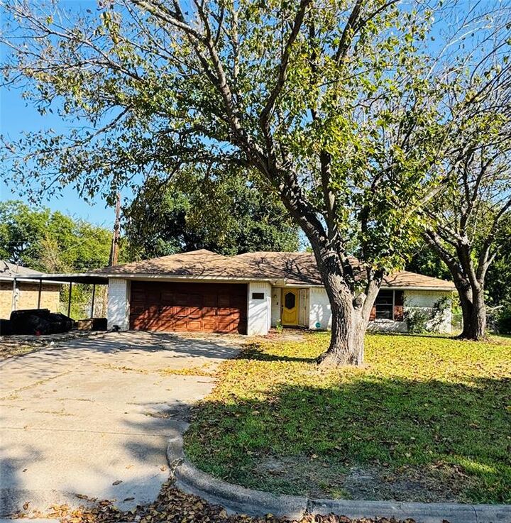 Property Photo:  708 Meadow Lane  TX 76667 